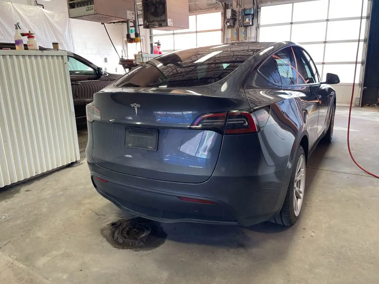 Tesla Model Y снимка Tesla Model Y