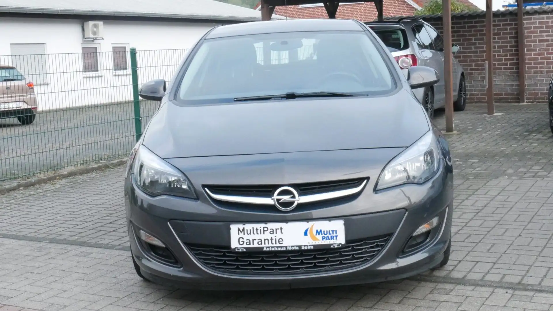 Opel Astra J Lim. 5-trg. Active Grau - 2