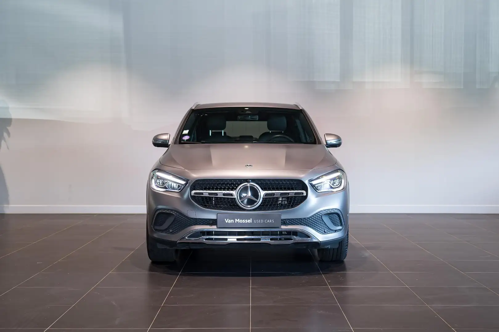 Mercedes-Benz GLA 250 e AMG Line Gris - 2