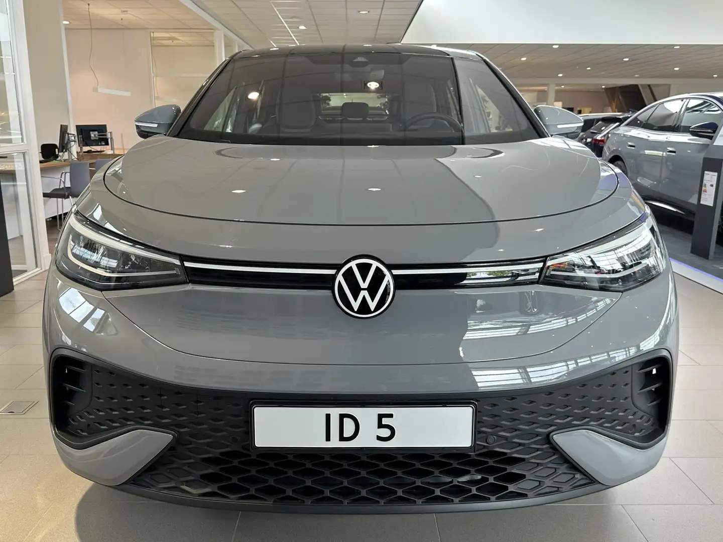 Volkswagen ID.5 Pro 77 kWh Warmtepomp | Navigatie | Airco | Stoel Grijs - 2