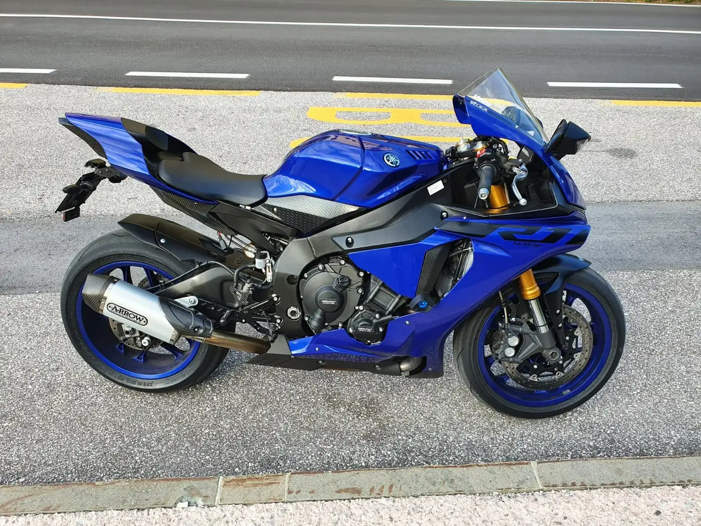 Yamaha YZF-R1 Modrá - 1
