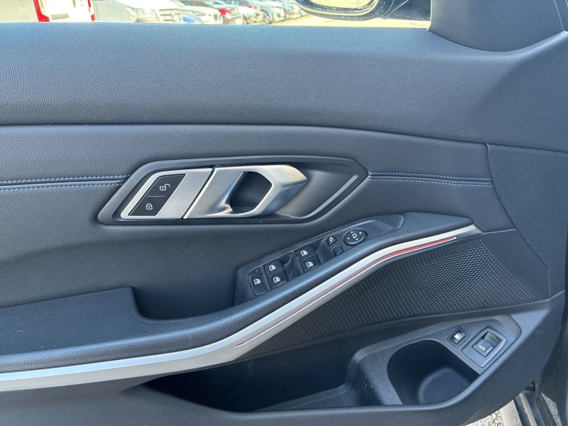 BMW 330 e — photo 9