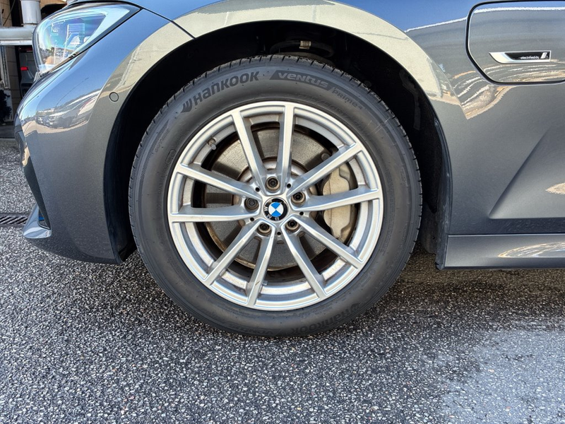 BMW 330 e — photo 11