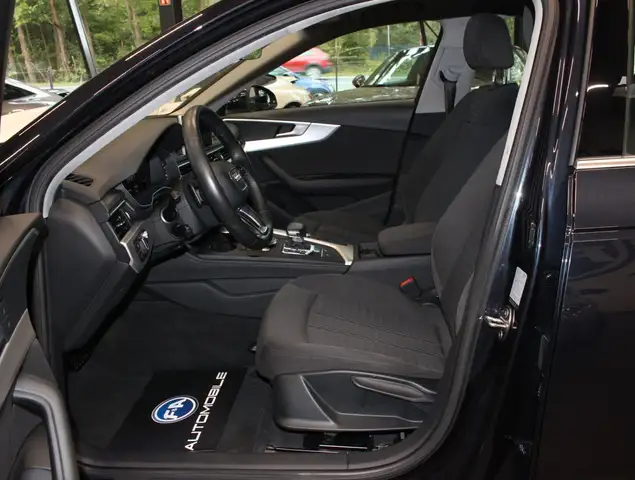 Audi A4 view 11
