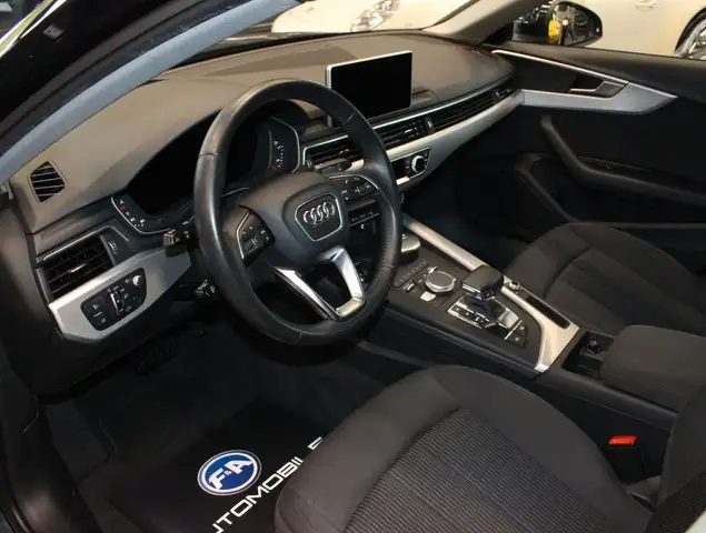 Audi A4 view 12