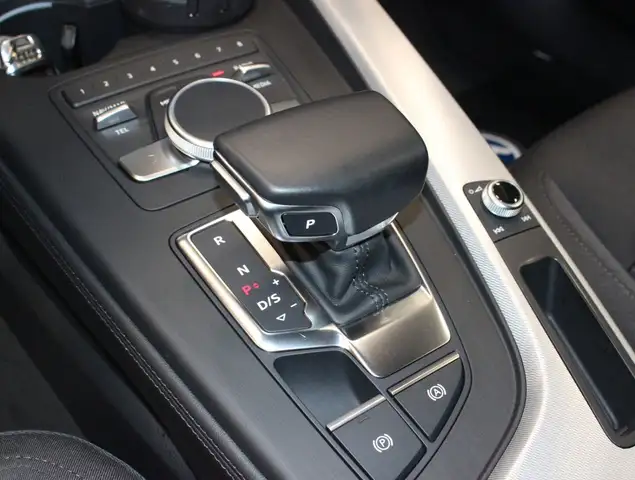 Audi A4 view 14