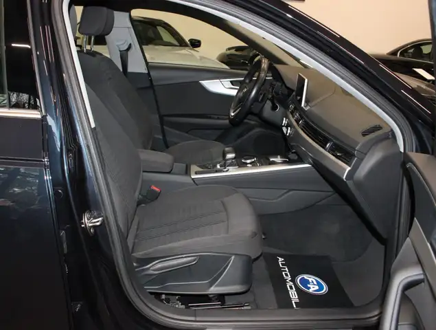 Audi A4 view 8