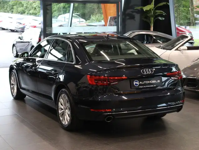 Audi A4 view 4