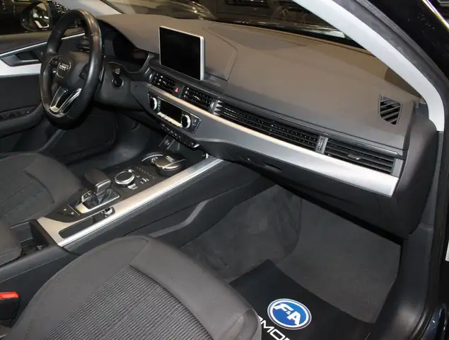 Audi A4 view 9