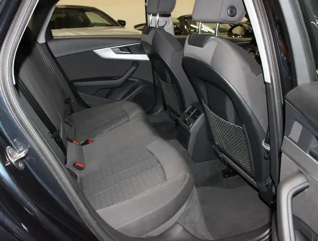 Audi A4 view 10