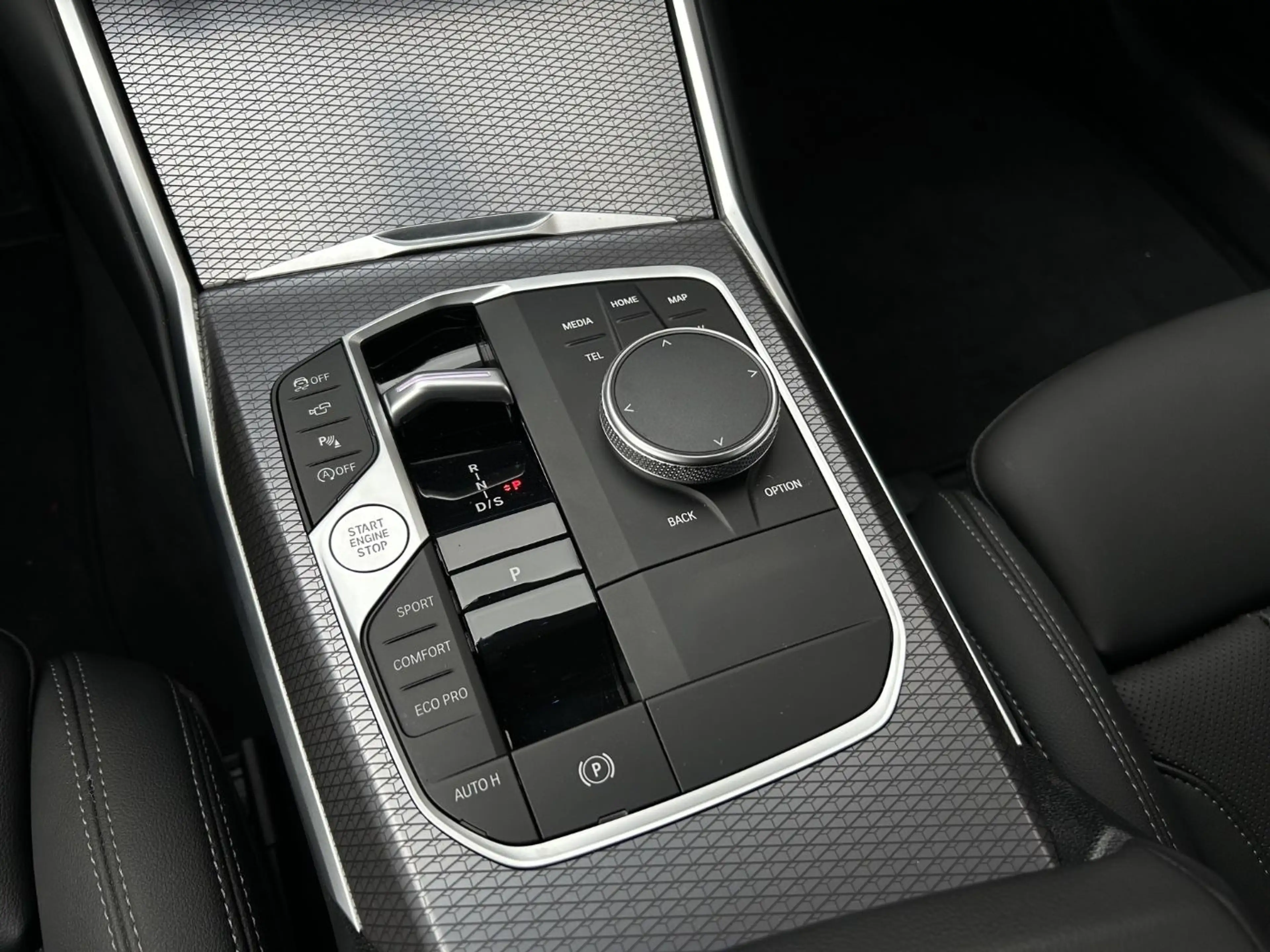 BMW 320 i Touring M Sport|Pano|AHK|HeadUp|Surr.View 360 AC — photo 13
