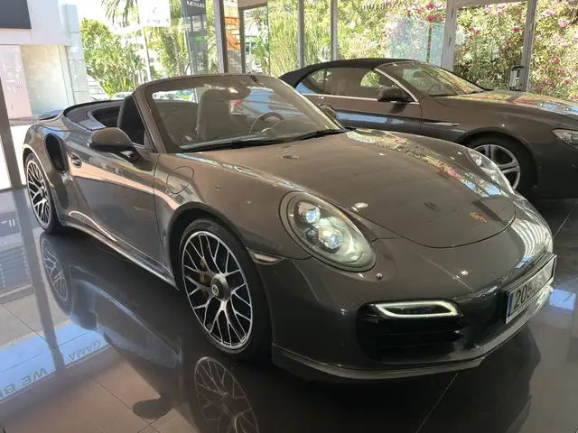 Porsche 991 view 4