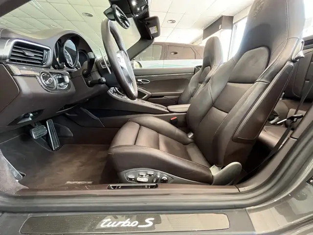 Porsche 991 view 12