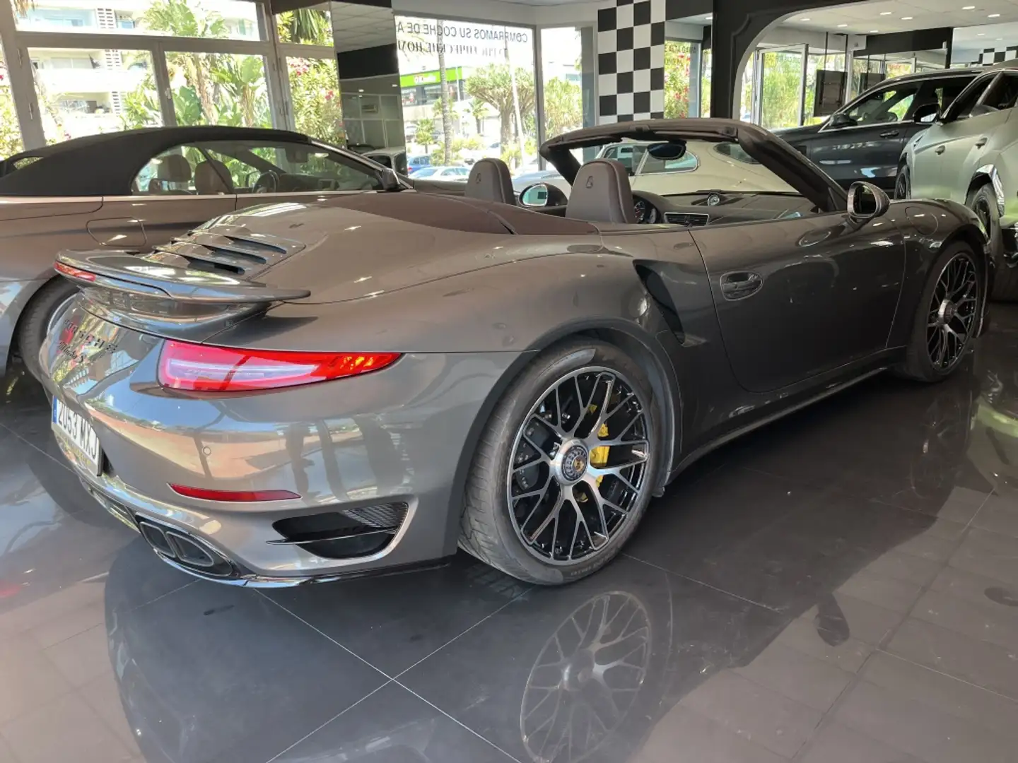 Porsche 991 Turbo S Cabriolet PDK Grau - 2