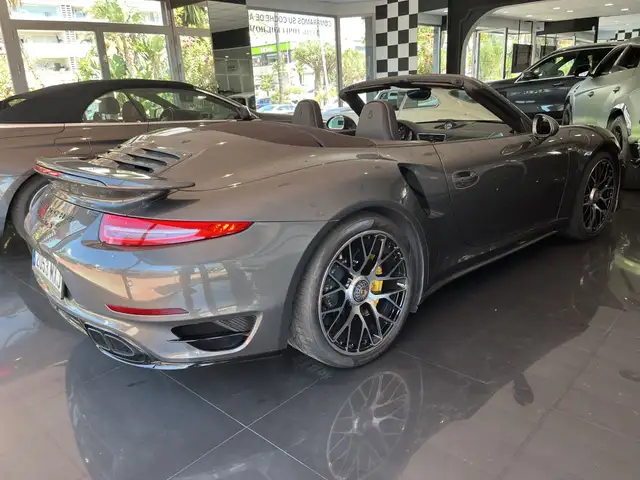 Porsche 991 view 2