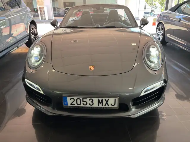 Porsche 991 view 3