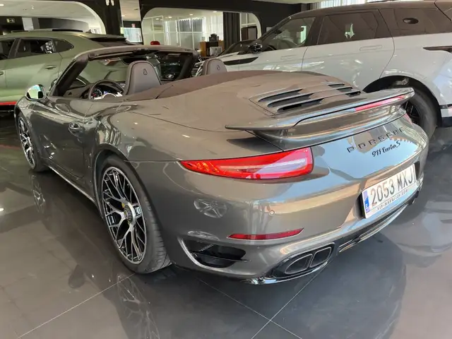 Porsche 991 view 5