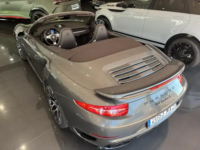 Porsche 991 view 8