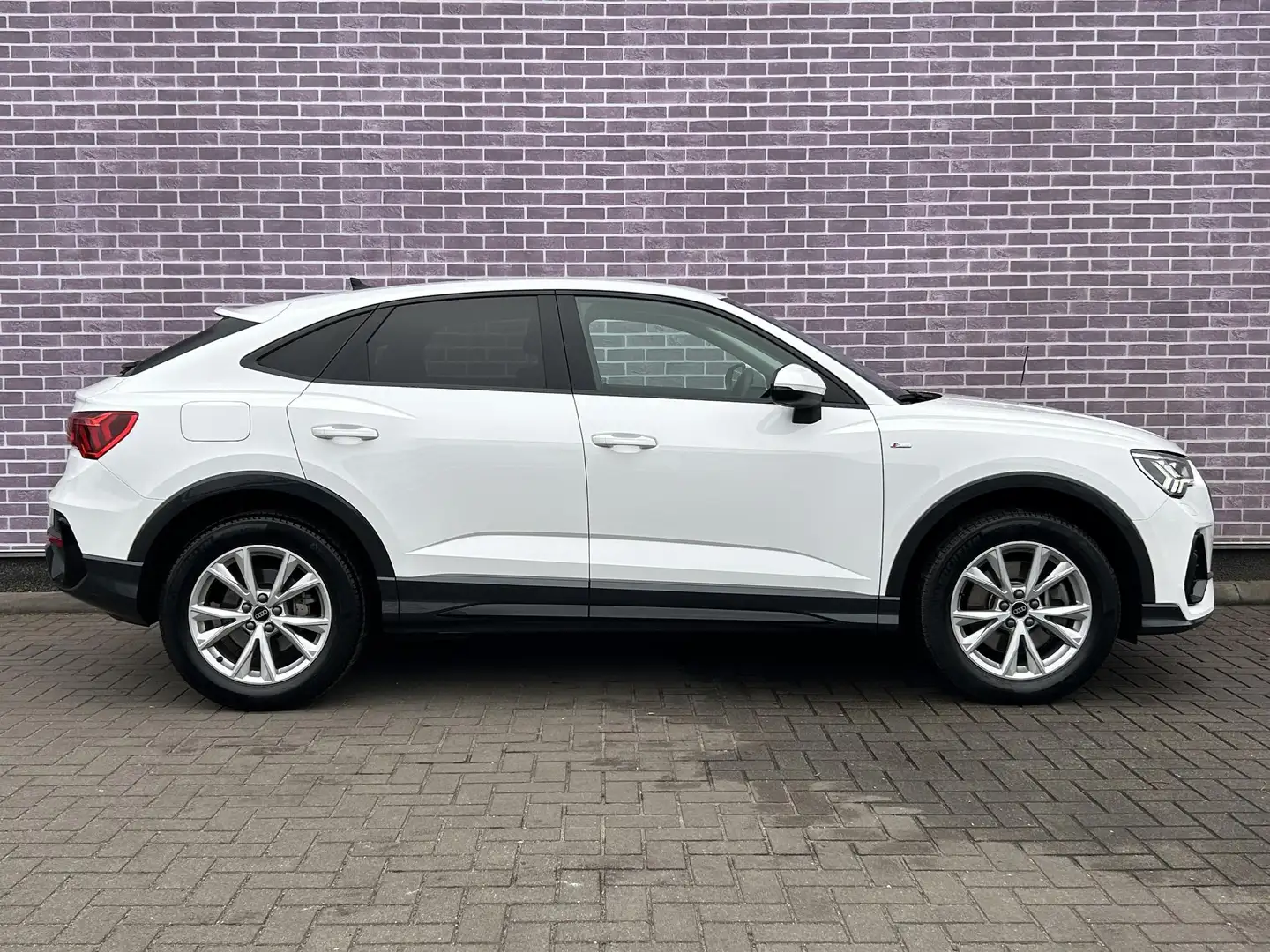 Audi Q3 Sportback 45 TFSI e S Edition | PHEV | Adaptieve C Weiß - 2