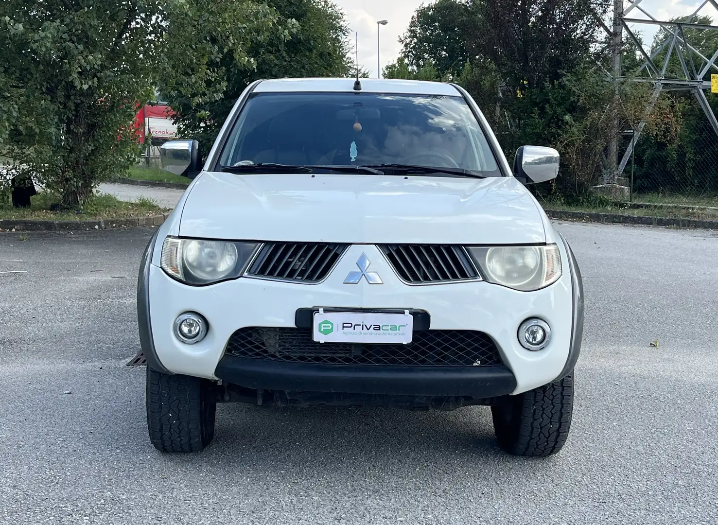 Mitsubishi L200 c.cab 2.5 di-d Invite c/AC,abs - 2