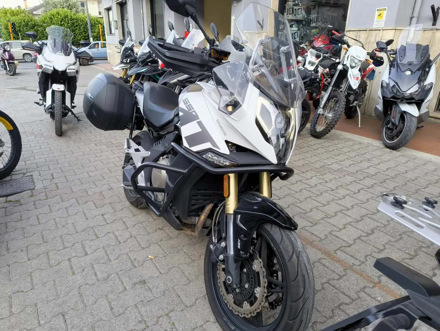 CFMOTO 650 MT Bianco - 2
