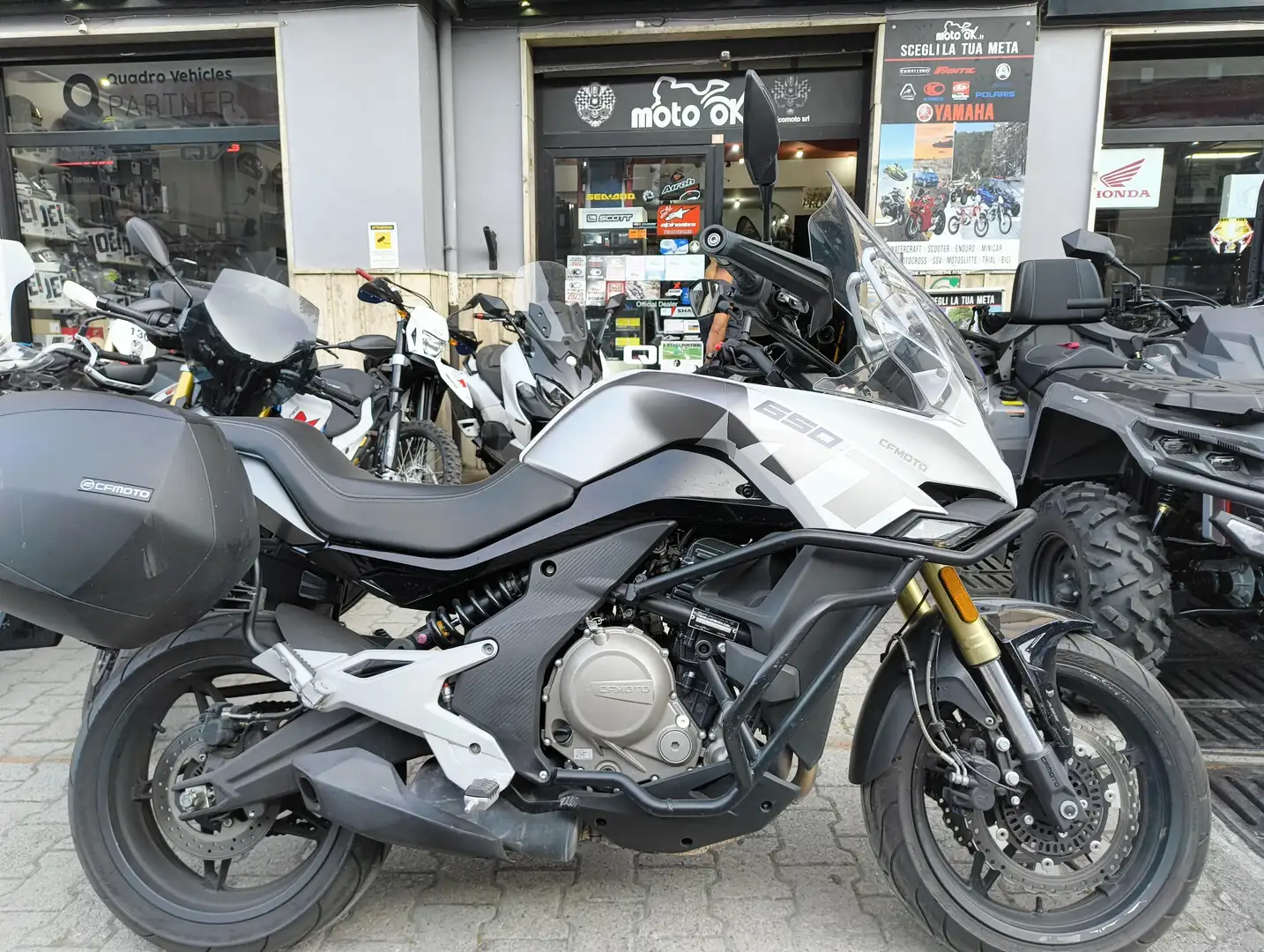 CFMOTO 650 MT Bianco - 1