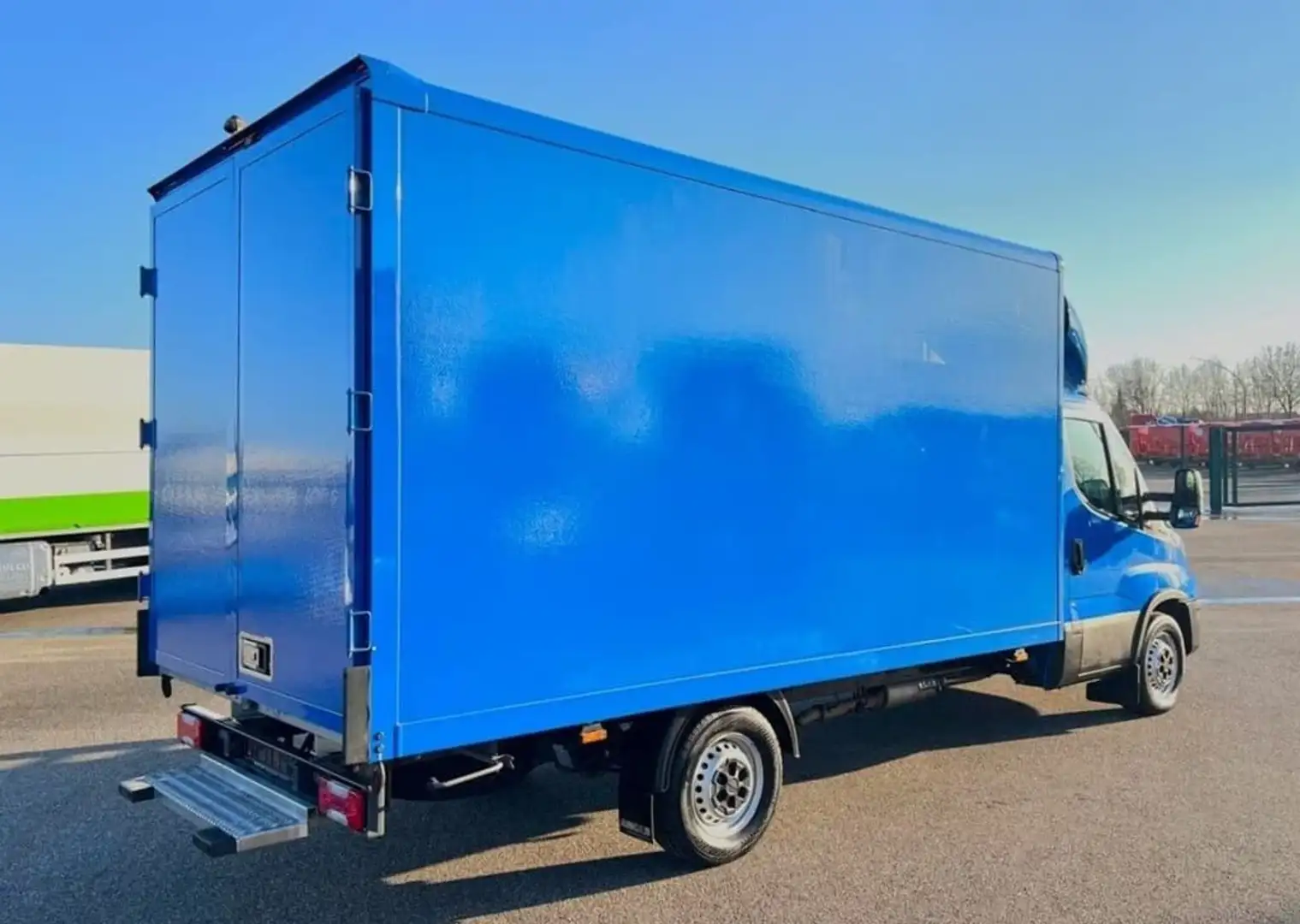 Iveco Daily Daily 35S18 Koffer mit Hecktüren Blau - 2