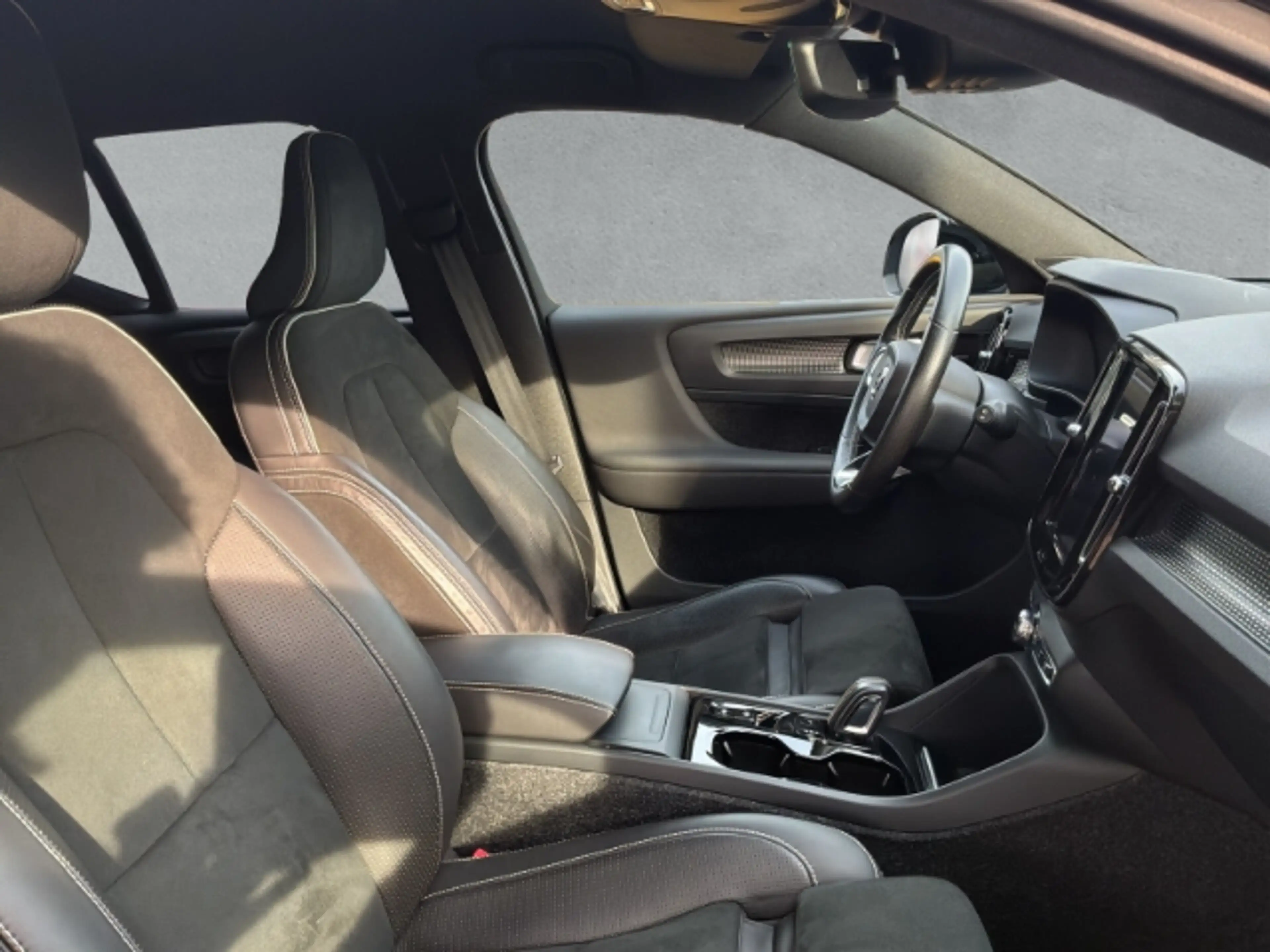 Volvo XC40 R Design 2WD D3 EU6d-T Navi 360 Kamera LED El. Hec — photo 6
