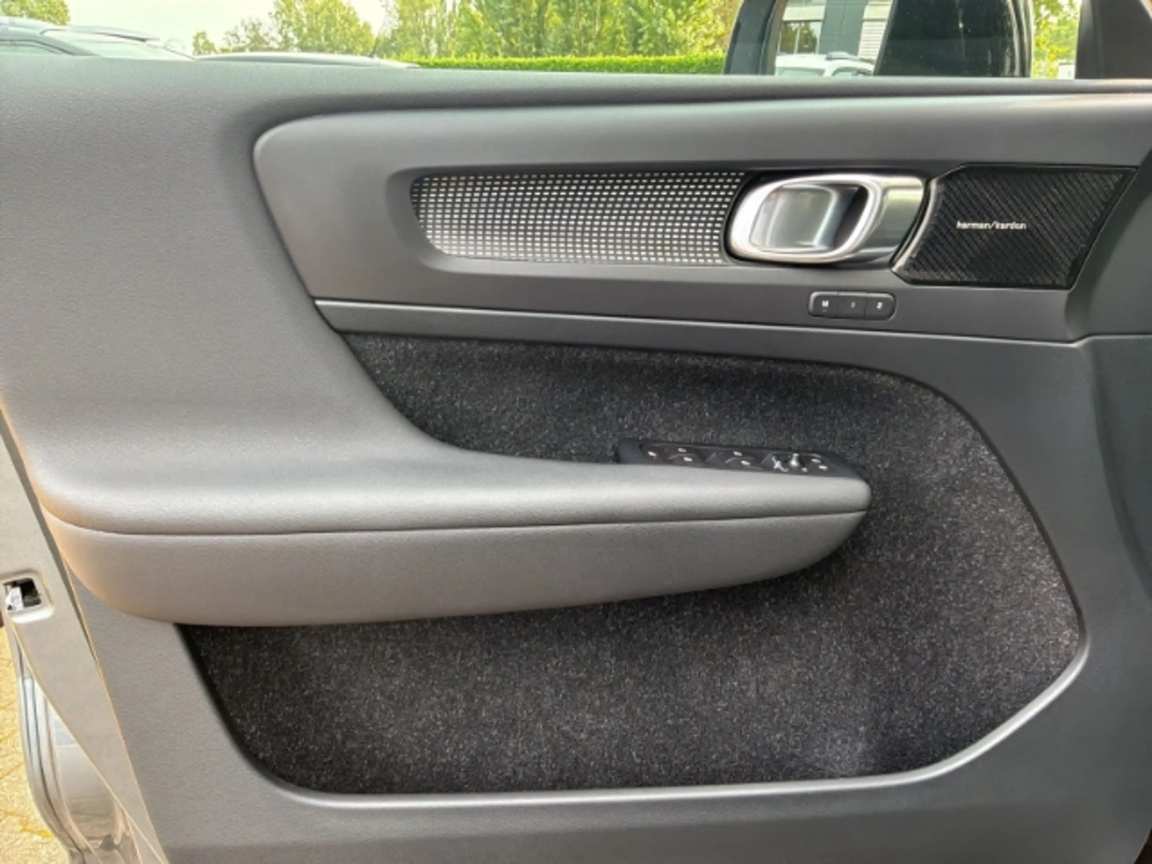 Volvo XC40 R Design 2WD D3 EU6d-T Navi 360 Kamera LED El. Hec — photo 11