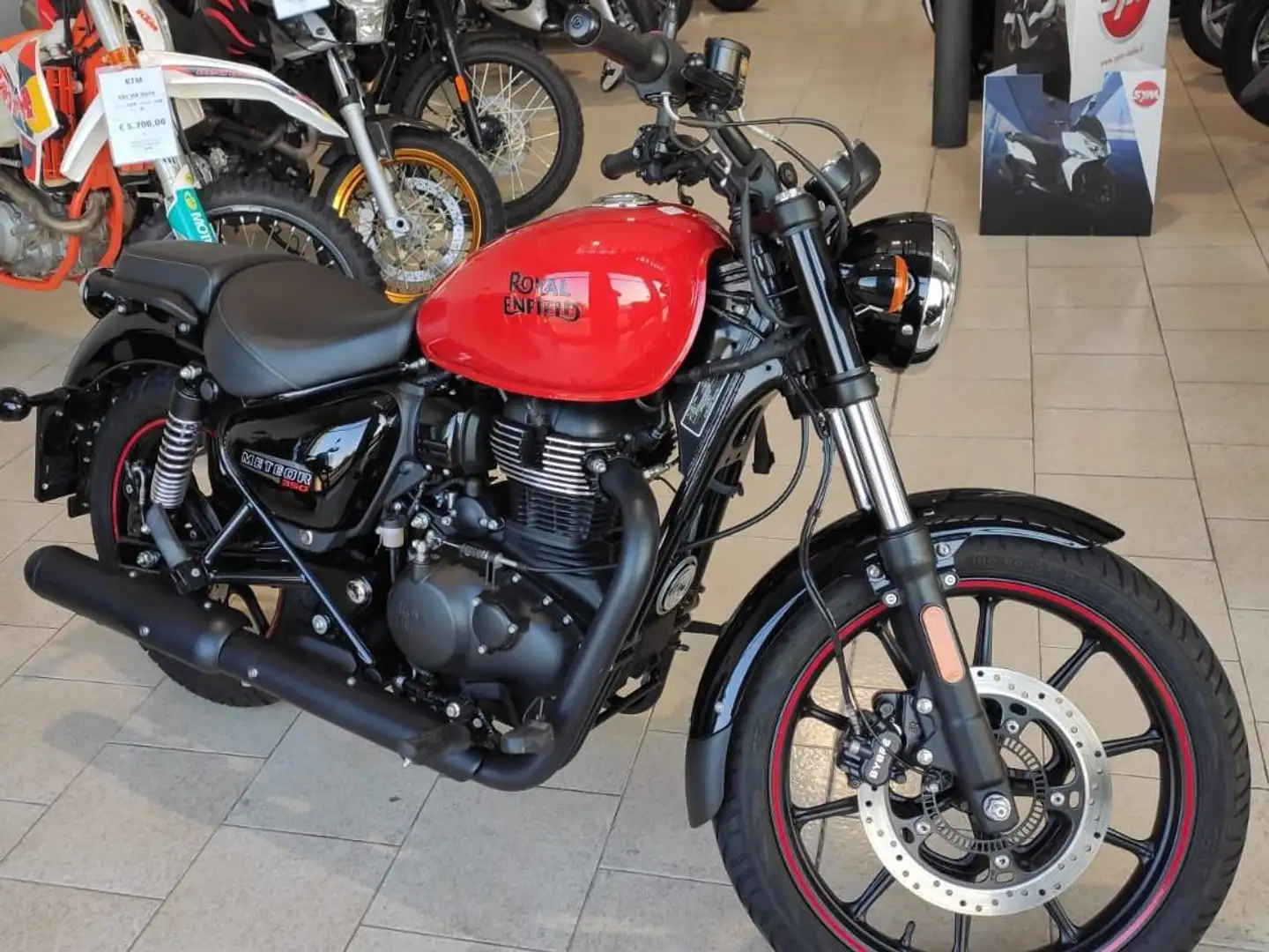 Royal Enfield Meteor 350 Roşu - 1