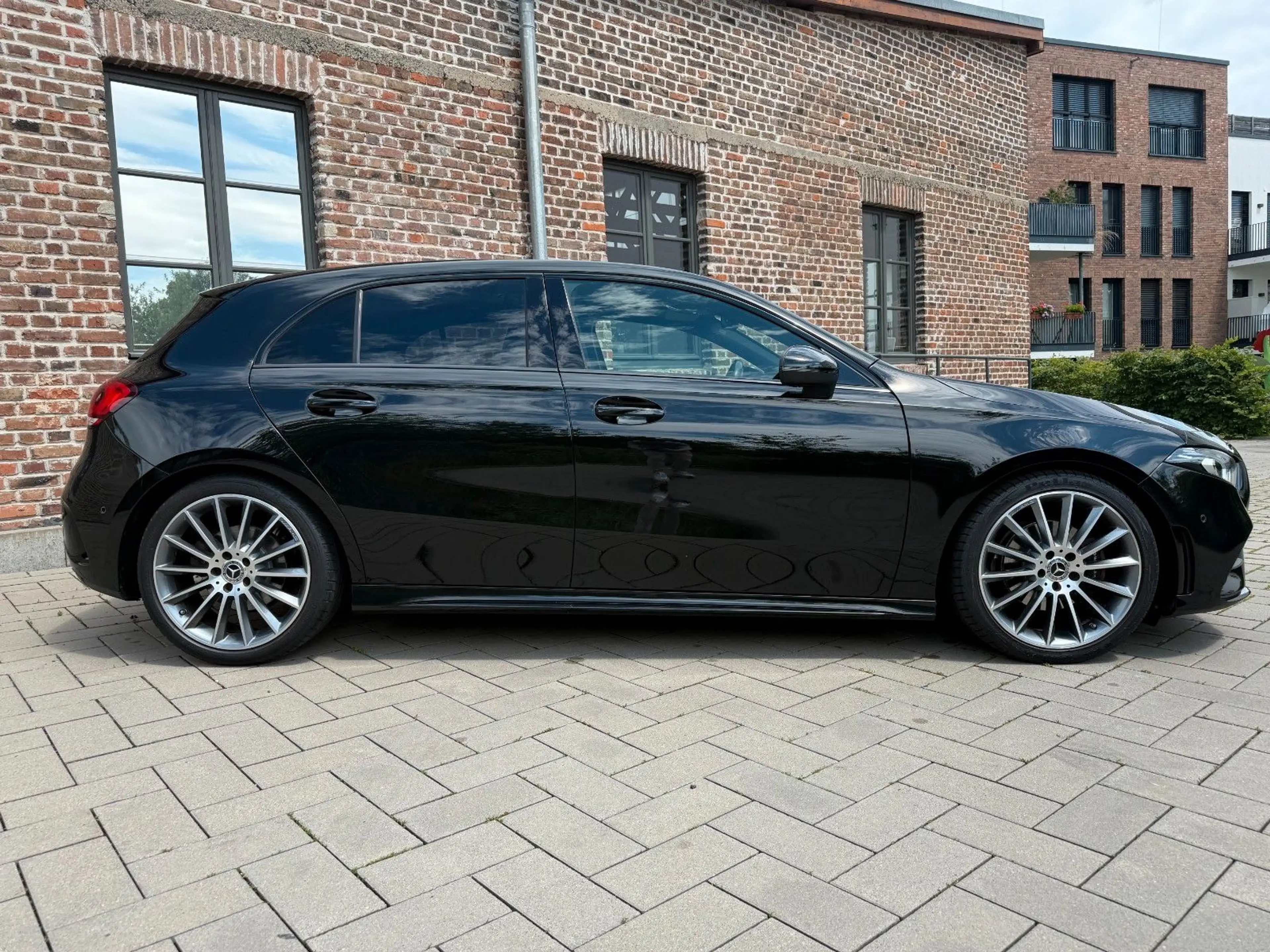 Mercedes-Benz A 200 AMG Line*LED*Distronic*19-Zoll*Kamera*Top* — photo 4