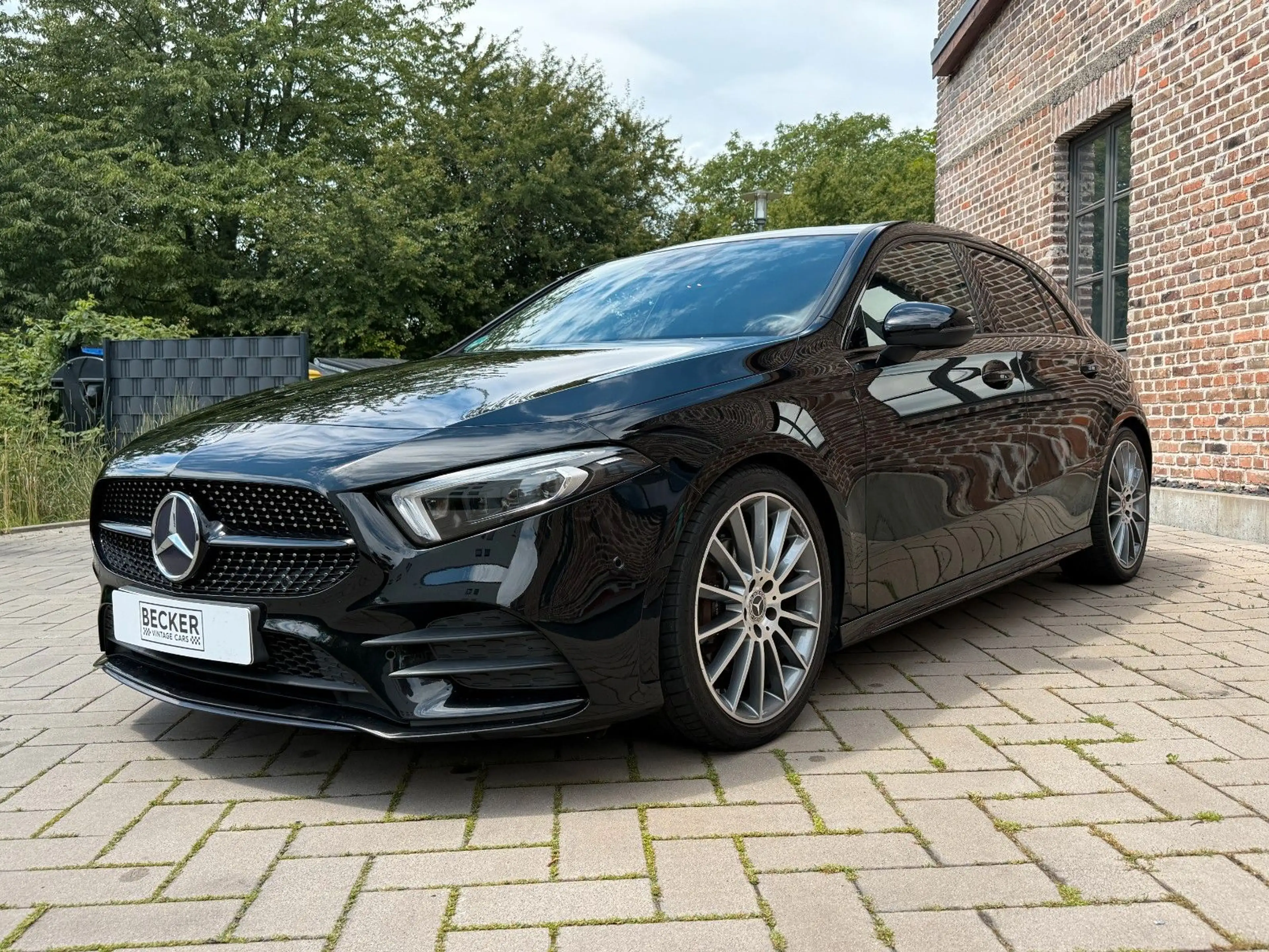 Mercedes-Benz A 200 AMG Line*LED*Distronic*19-Zoll*Kamera*Top* — photo 3