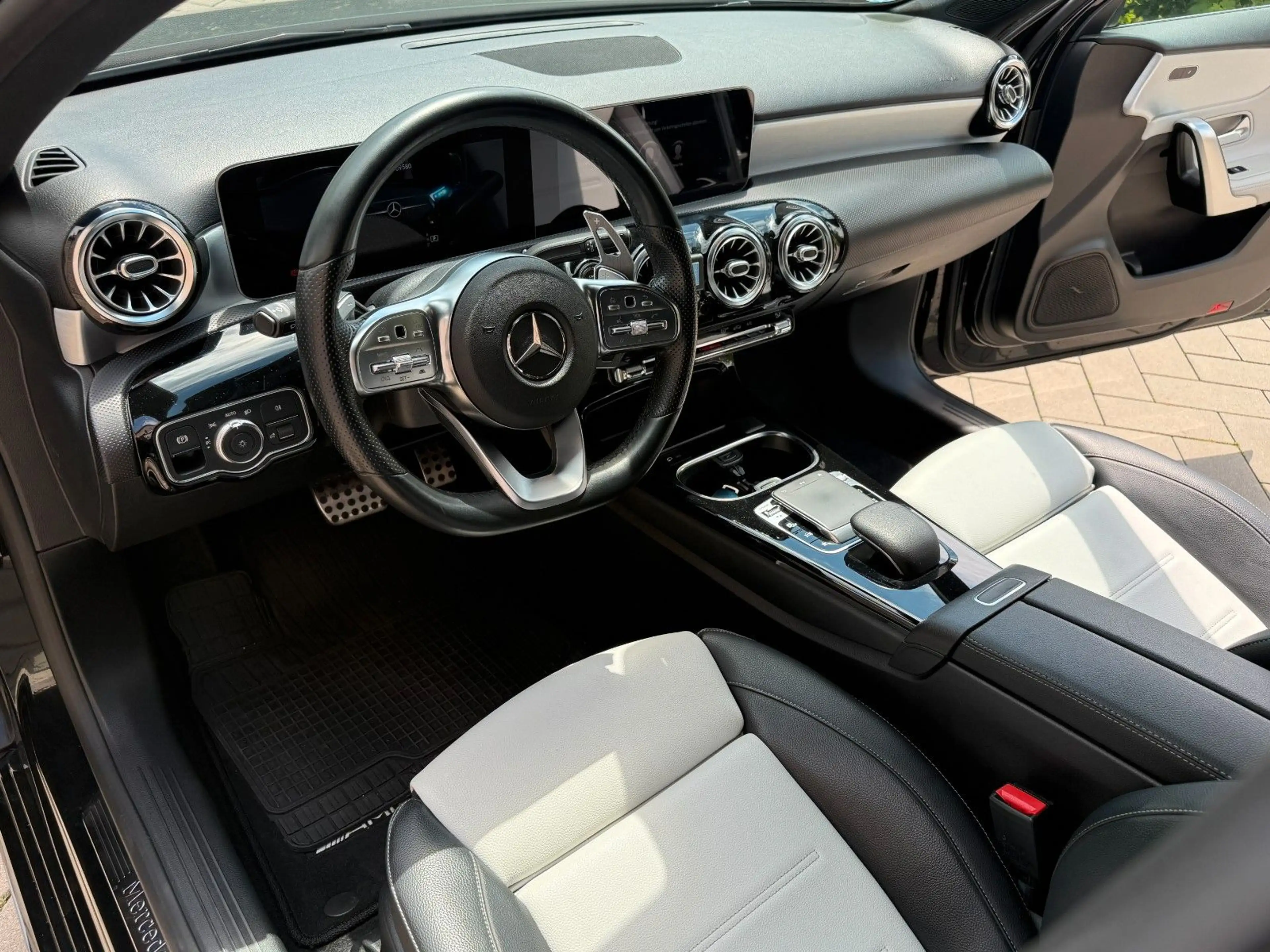Mercedes-Benz A 200 AMG Line*LED*Distronic*19-Zoll*Kamera*Top* — photo 15