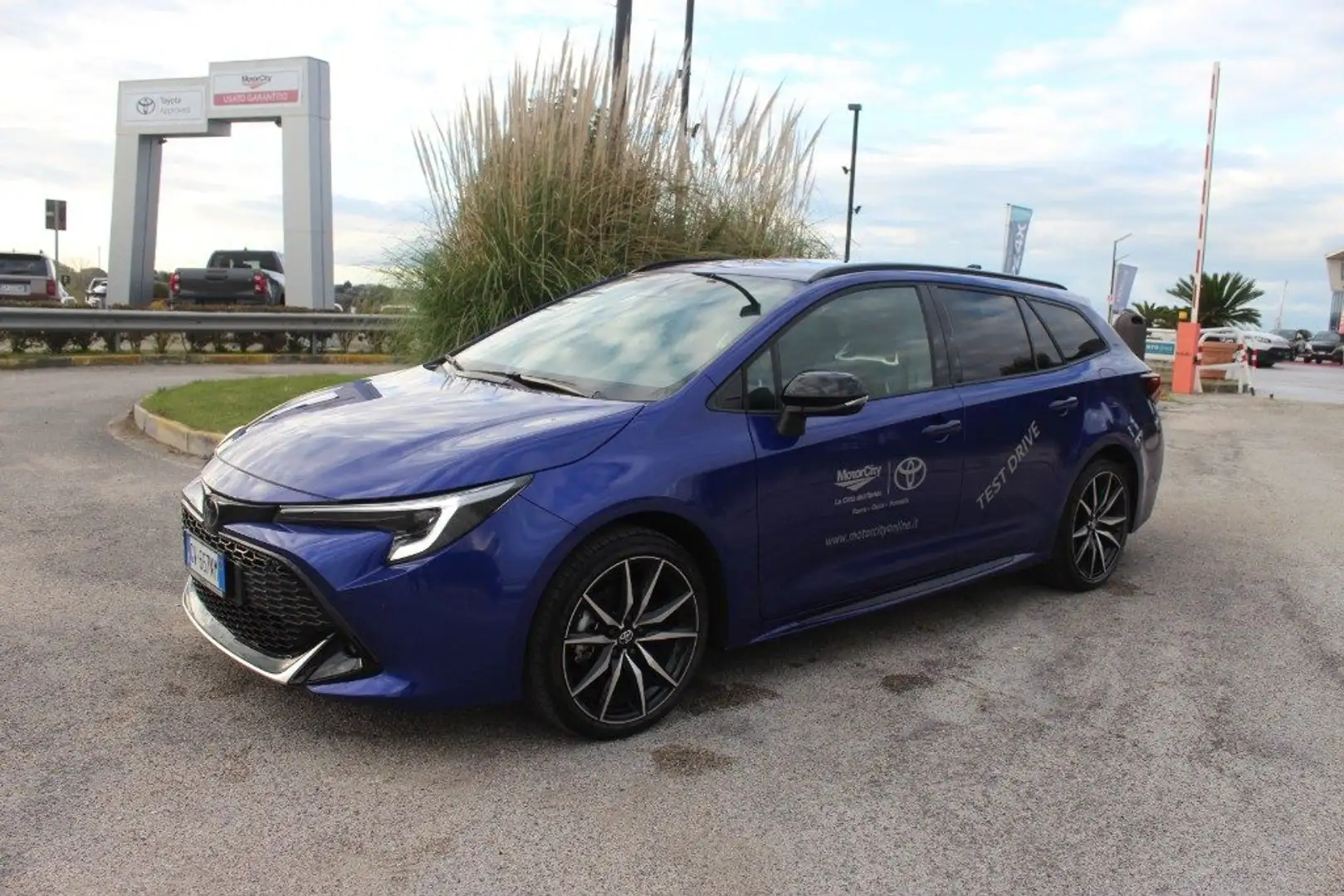 Toyota Corolla GR SPORT 1.8 Hybrid Touring Sports Blu/Azzurro - 2