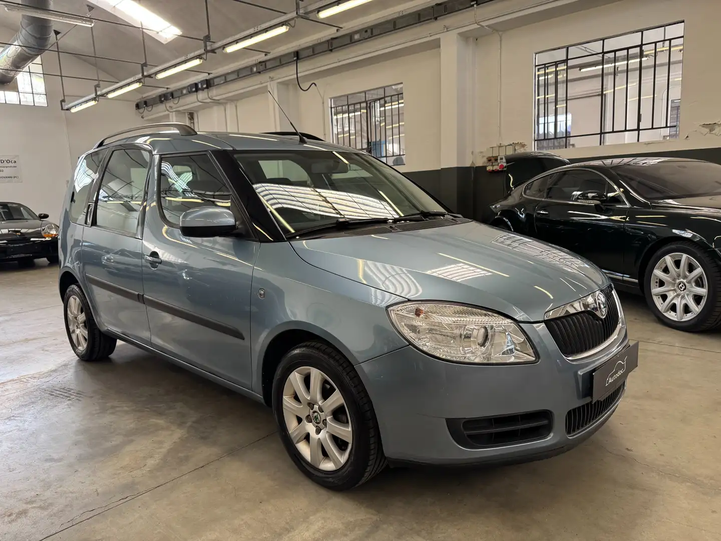 Skoda Roomster 1.4 Comfort c/radio UNICO PROPRIETARIO Azul - 2