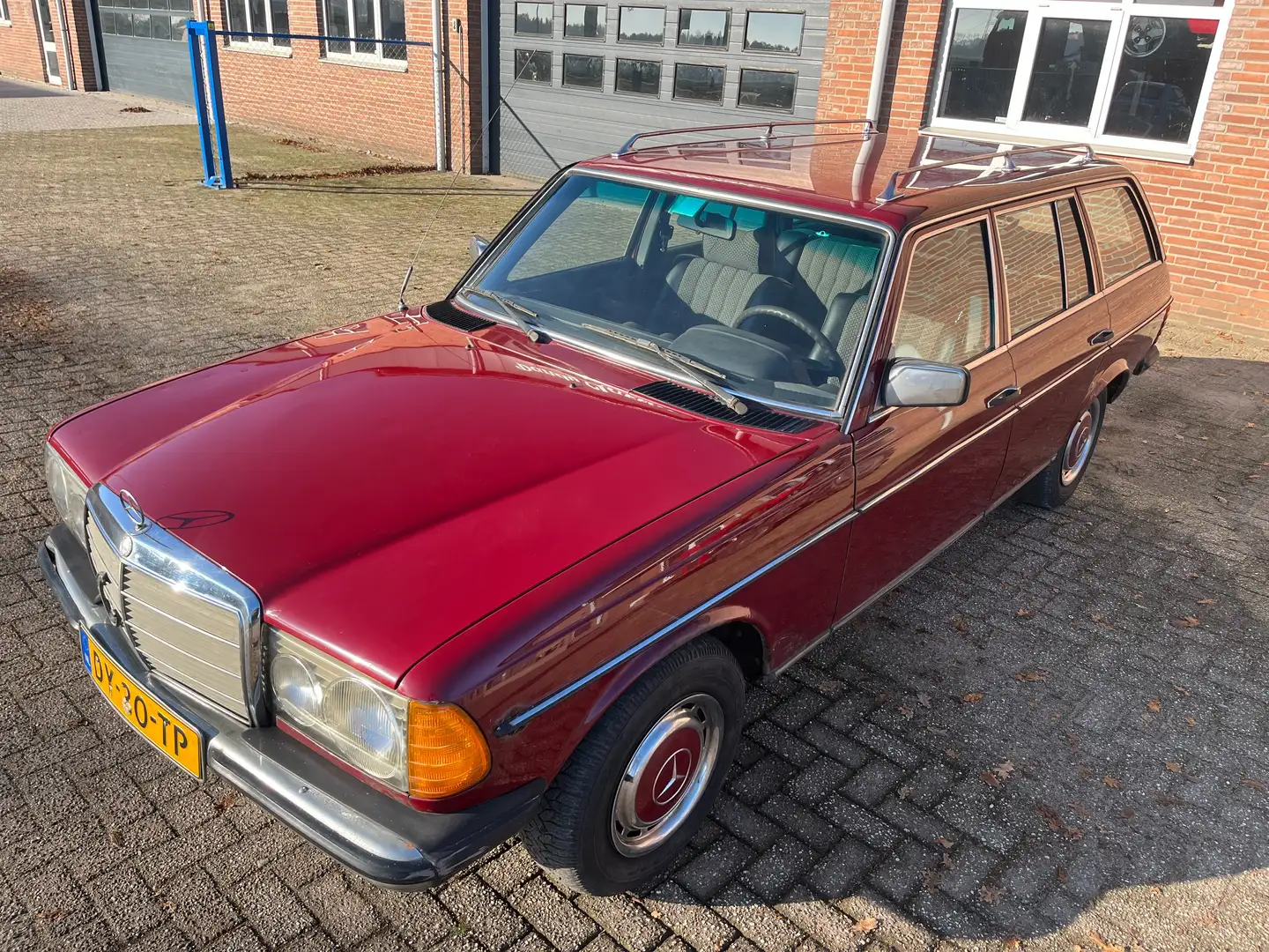 Mercedes-Benz 230 230 T Rood - 1