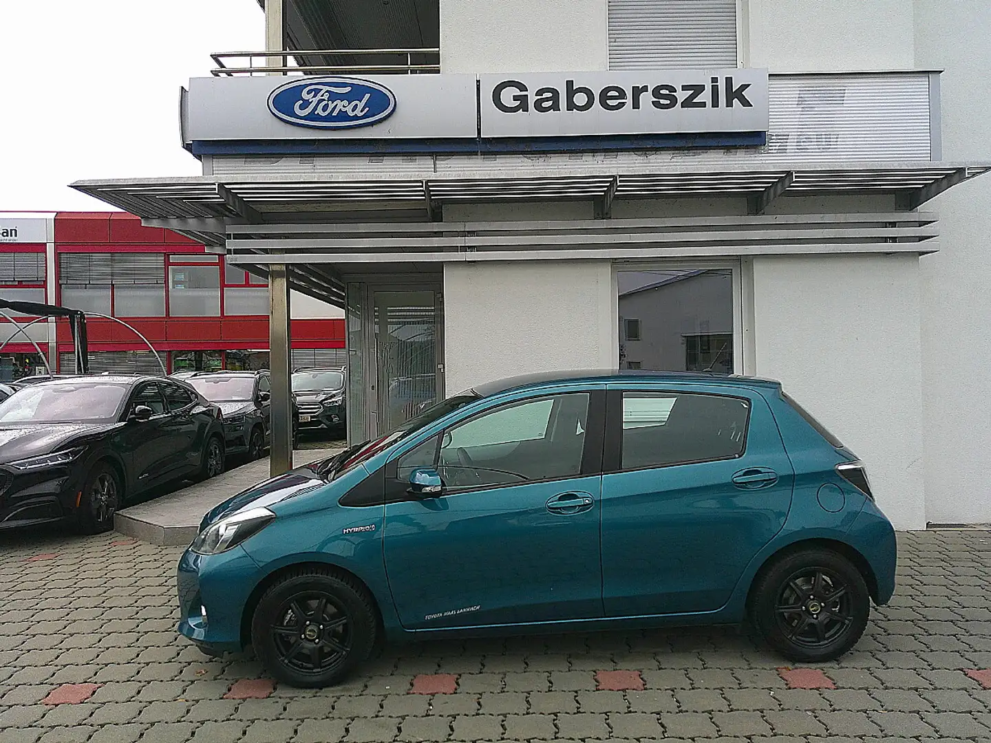 Toyota Yaris 1,5 VVT-i Hybrid Lounge Blau - 2
