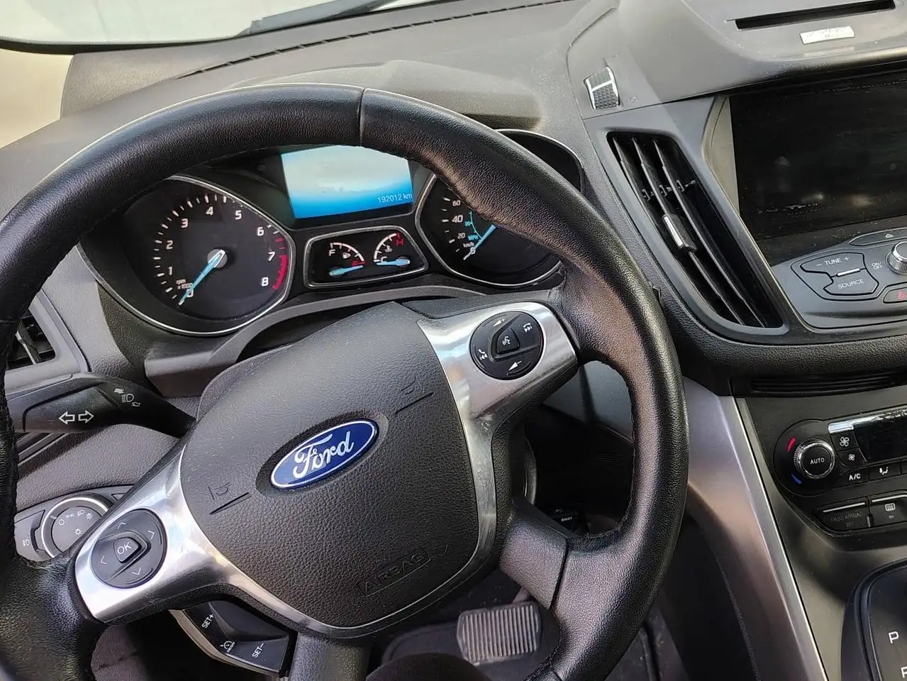Ford Escape снимка Ford Escape