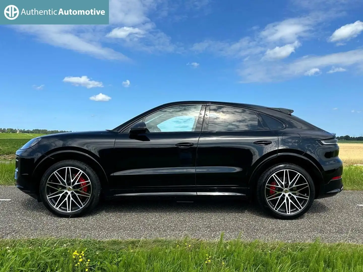 Porsche Cayenne Coupé 3.0 E-Hybrid Black/Carbon Zwart - 2