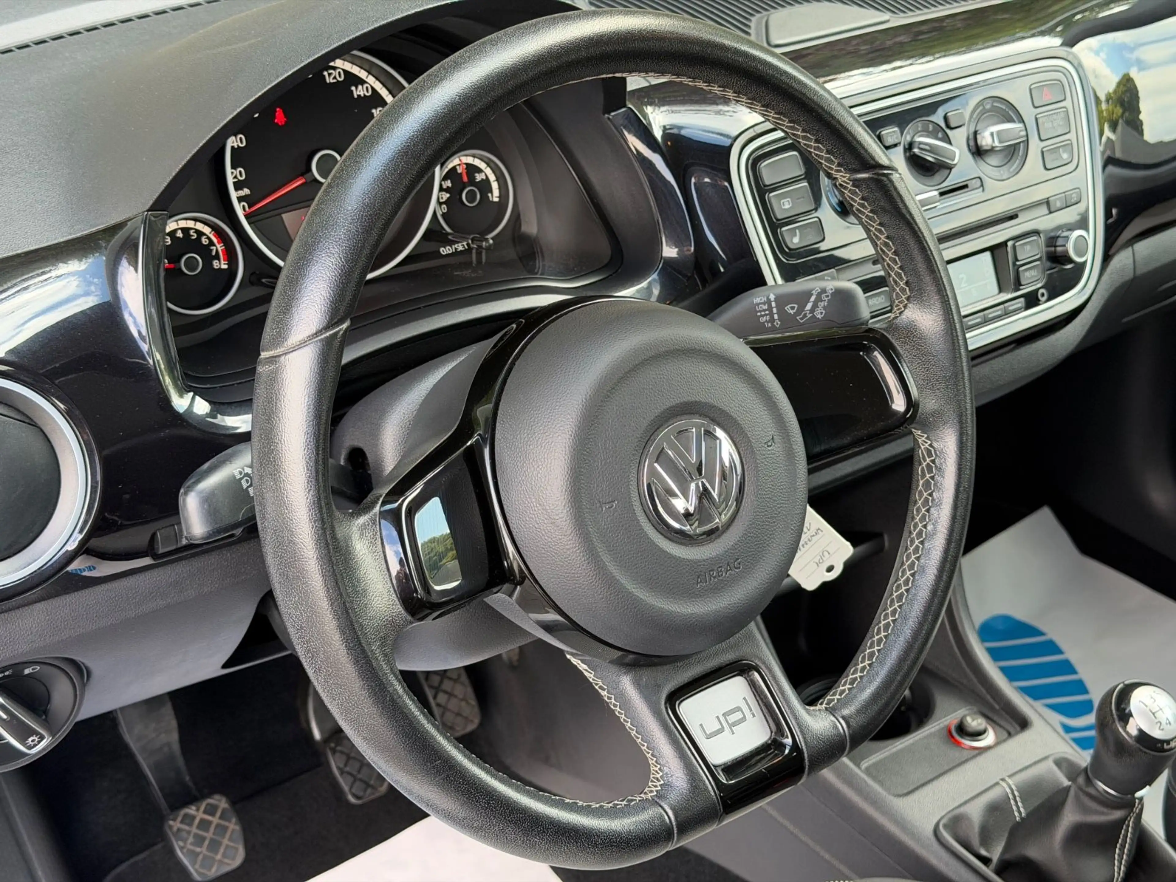 Volkswagen up! cheer up!/SHZ/KLIMA/75PS/TÜV NEU/2HAND — photo 15