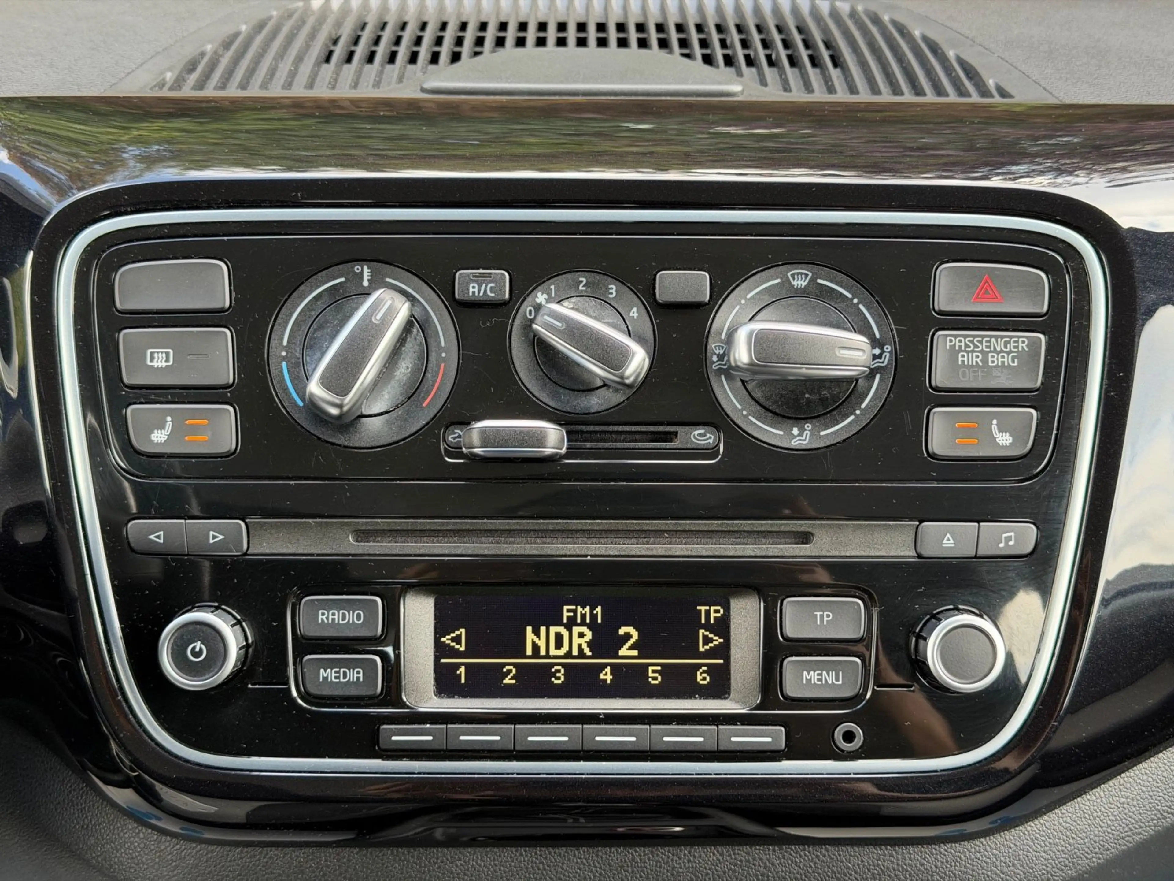 Volkswagen up! cheer up!/SHZ/KLIMA/75PS/TÜV NEU/2HAND — photo 12