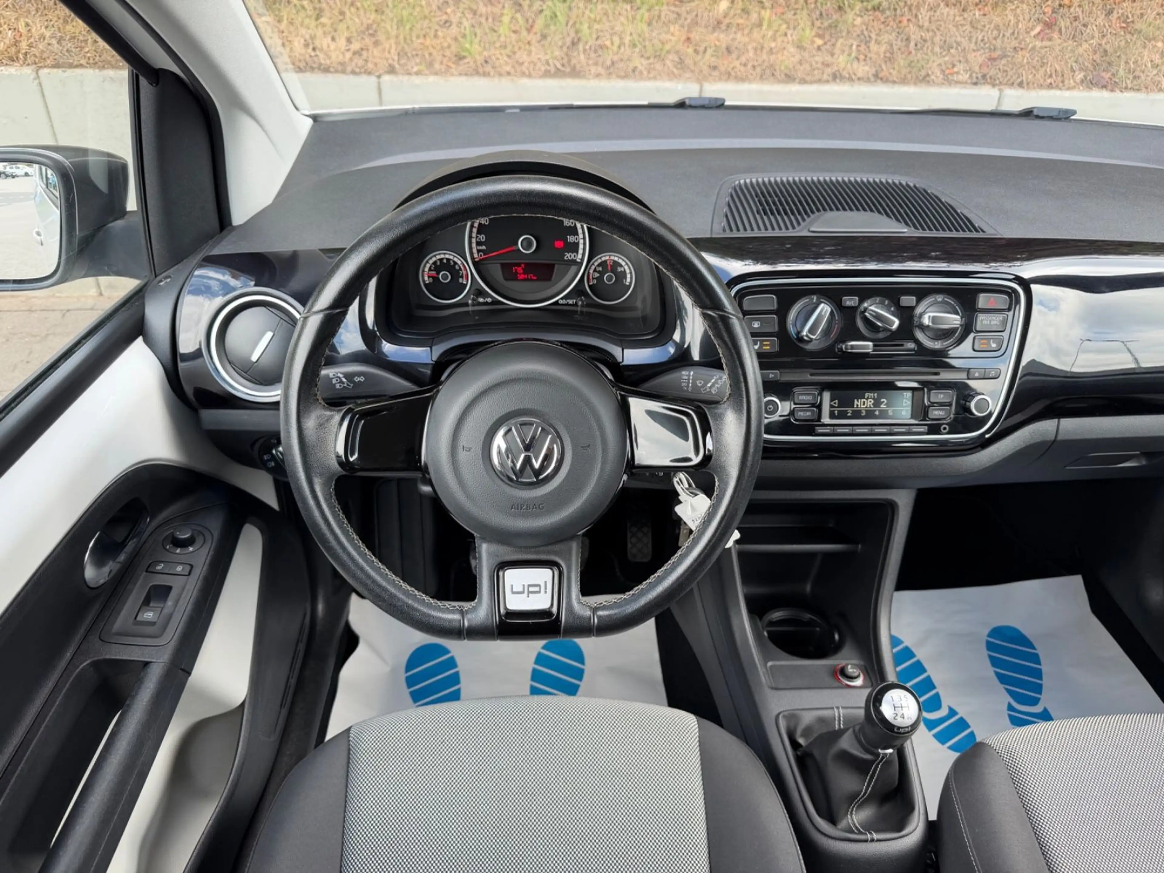 Volkswagen up! cheer up!/SHZ/KLIMA/75PS/TÜV NEU/2HAND — photo 11