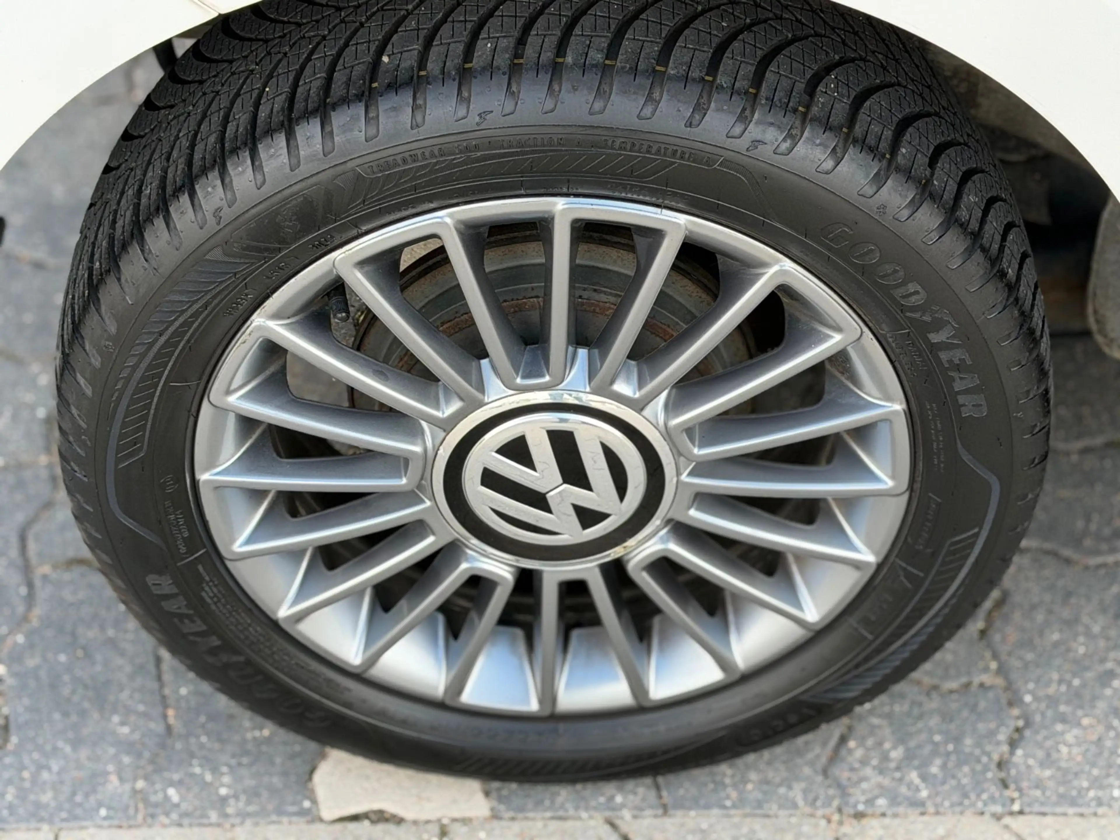 Volkswagen up! cheer up!/SHZ/KLIMA/75PS/TÜV NEU/2HAND — photo 9