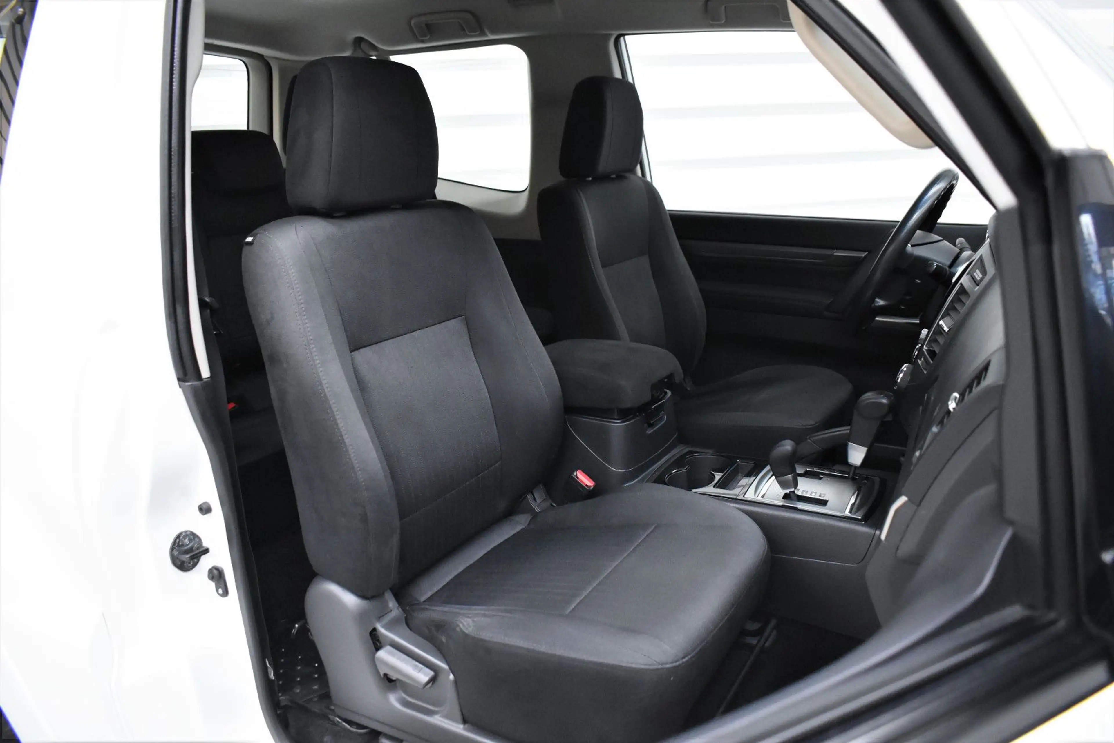 Mitsubishi Pajero 3.2 DI-D Basis+Nur.56.500km+1.Hand+AHK — photo 10
