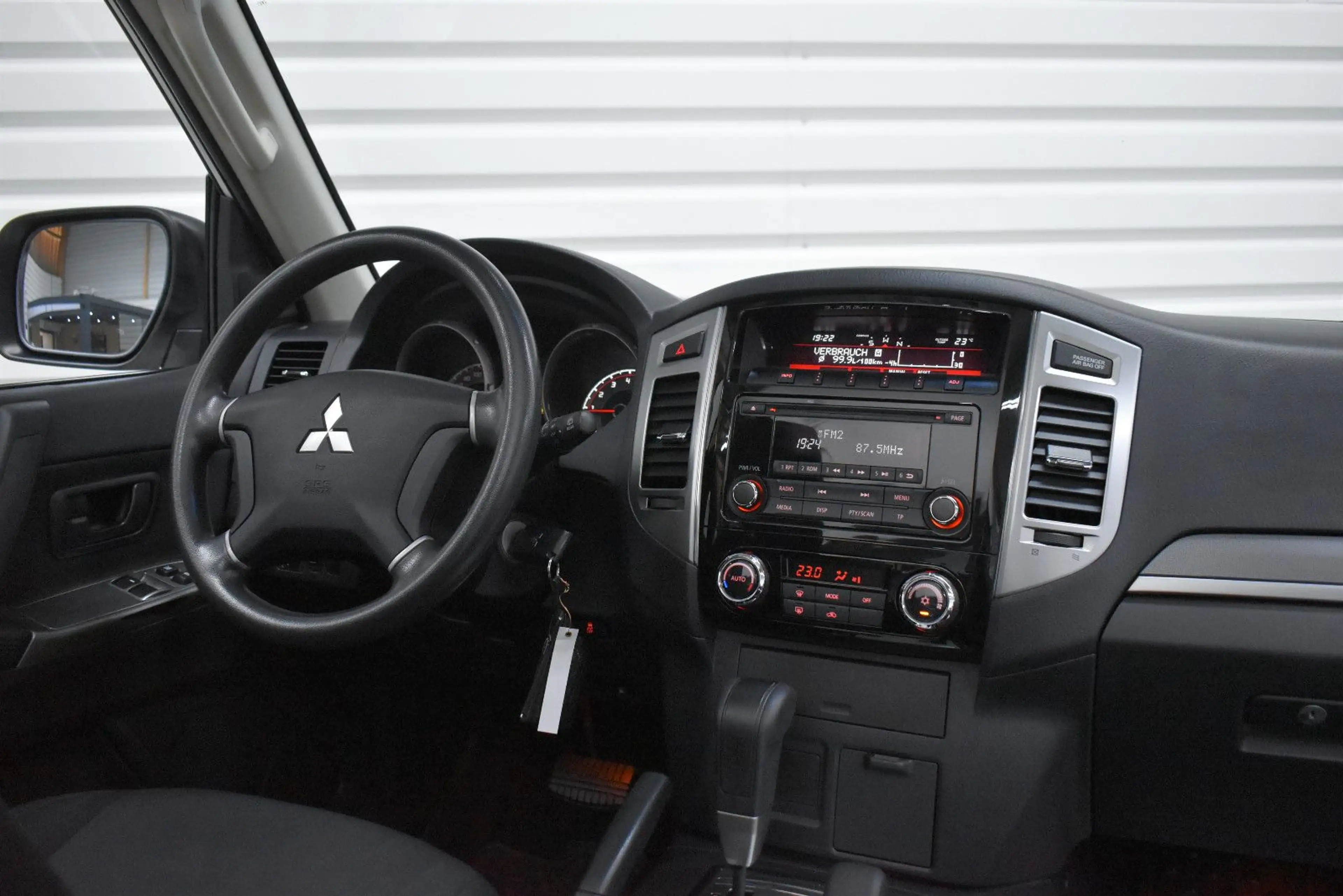 Mitsubishi Pajero 3.2 DI-D Basis+Nur.56.500km+1.Hand+AHK — photo 13