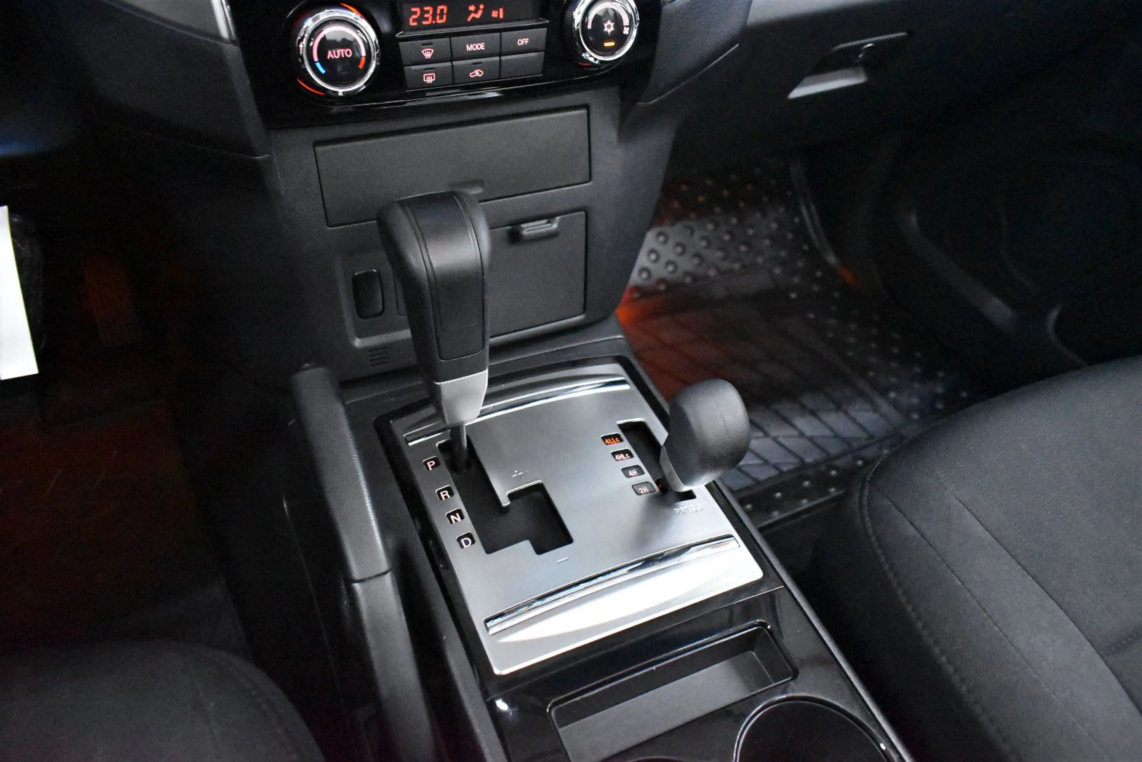 Mitsubishi Pajero 3.2 DI-D Basis+Nur.56.500km+1.Hand+AHK — photo 15