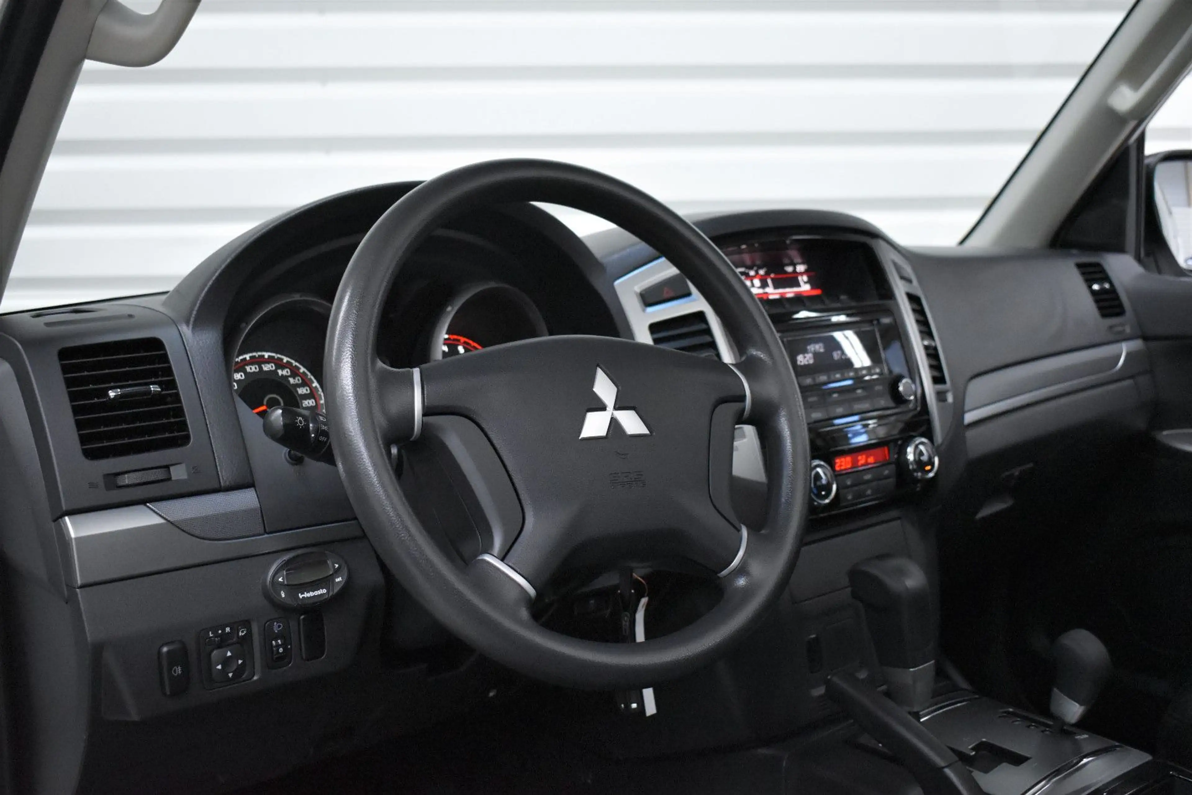 Mitsubishi Pajero 3.2 DI-D Basis+Nur.56.500km+1.Hand+AHK — photo 7