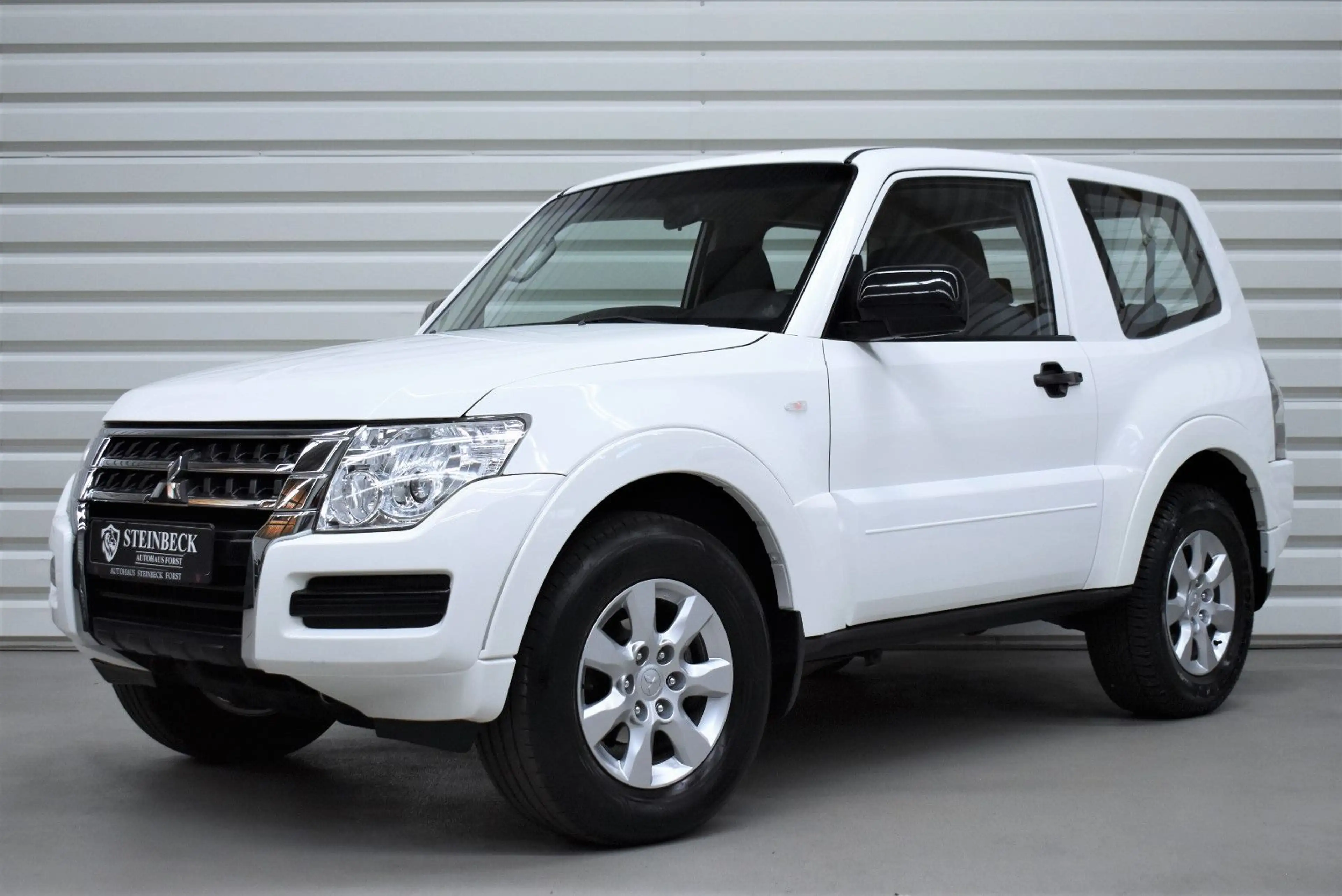 Mitsubishi Pajero 3.2 DI-D Basis+Nur.56.500km+1.Hand+AHK — photo 3