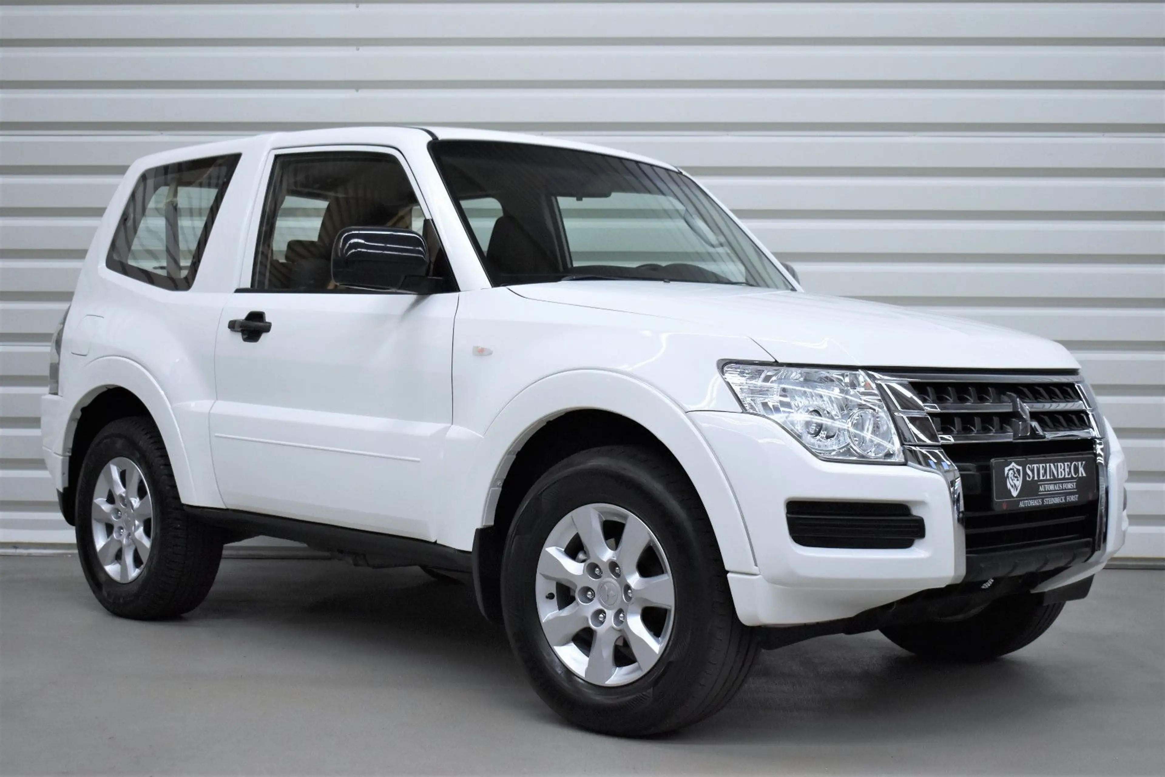 Mitsubishi Pajero 3.2 DI-D Basis+Nur.56.500km+1.Hand+AHK