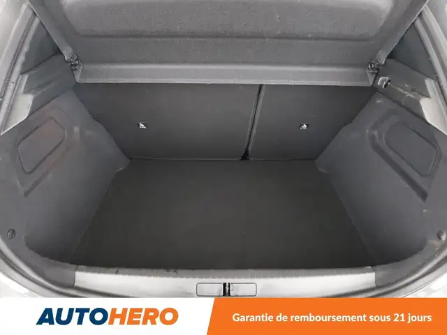 Peugeot 208 view 17
